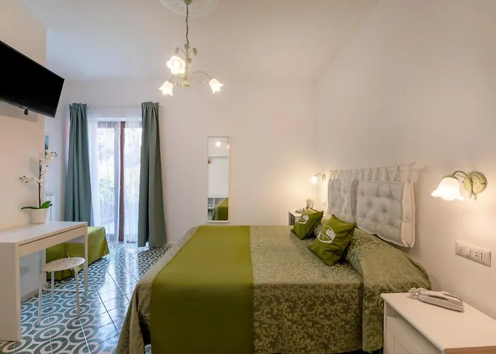 Oda ve Kahvaltı Florida 4*